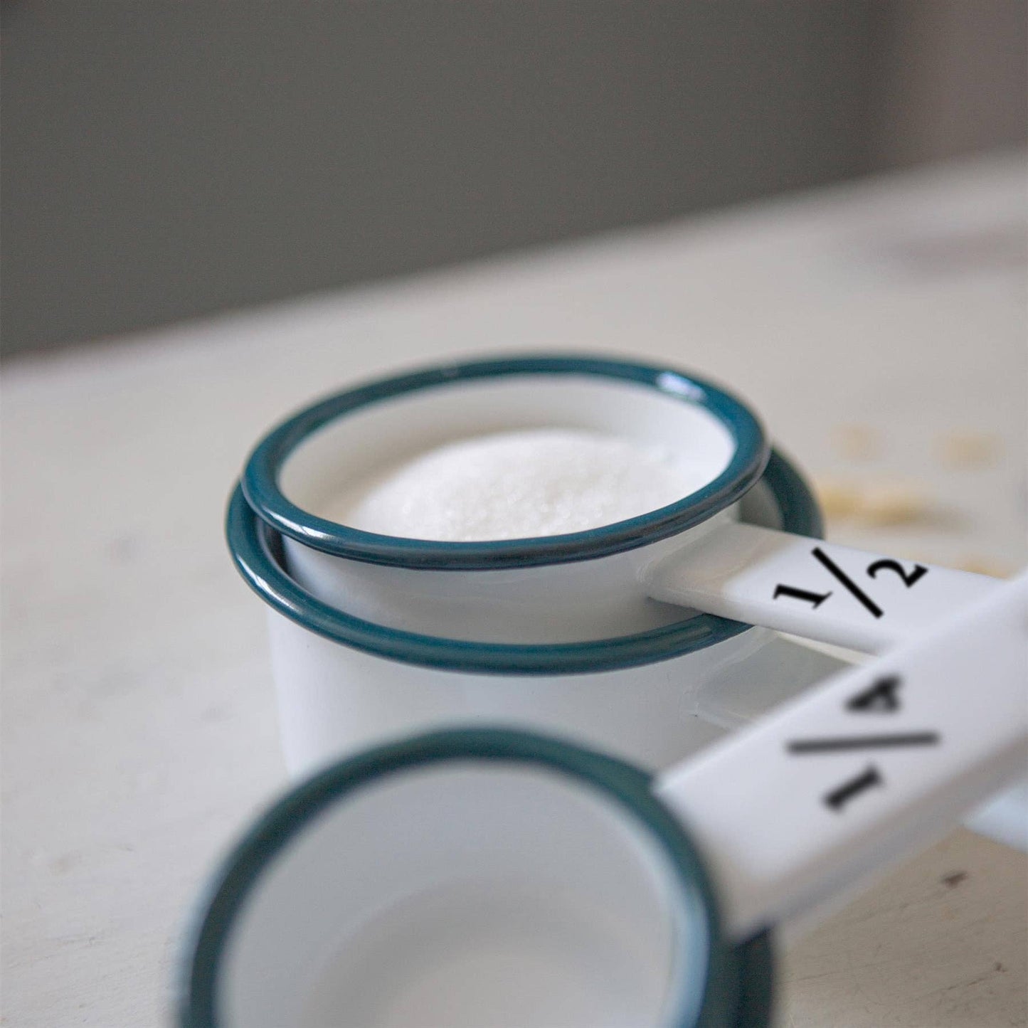 4pc white enamel measuring cups set