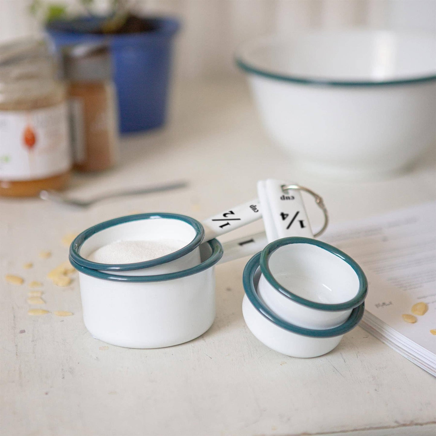 4pc white enamel measuring cups set